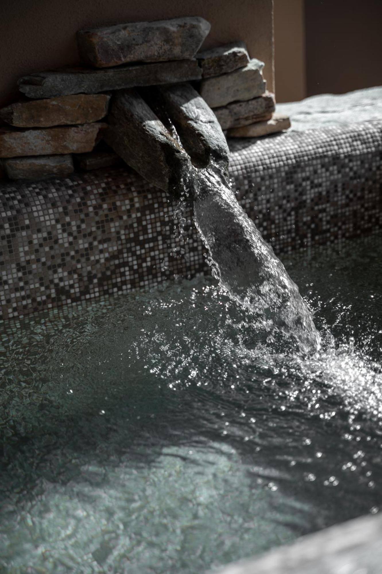 La Terrazza Naturas Con Romantica Mini Piscina Calda Sui Tetti Rossana Exterior foto